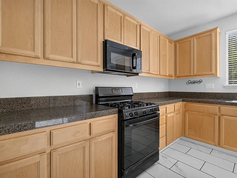 5858 Hazelwood Cmn — Photo 9