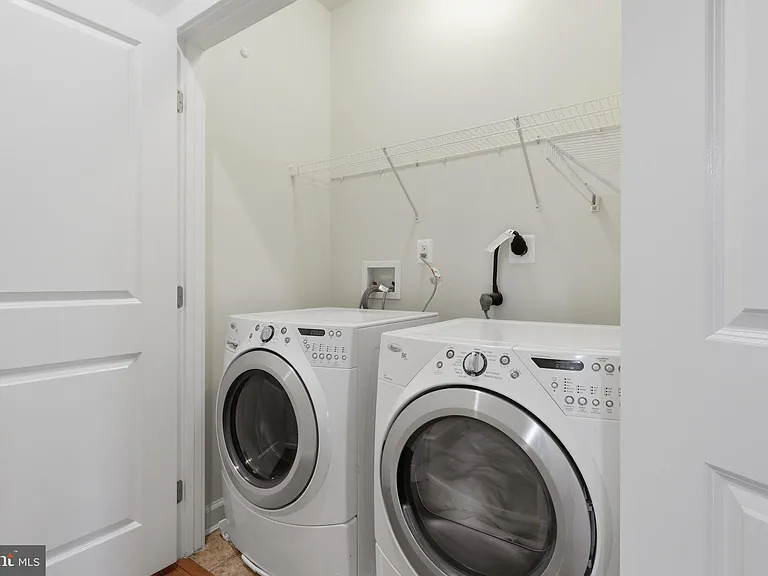 3589 Katherine Way — Photo 29