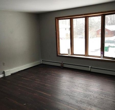 5th image of 403 Deer Ln #A