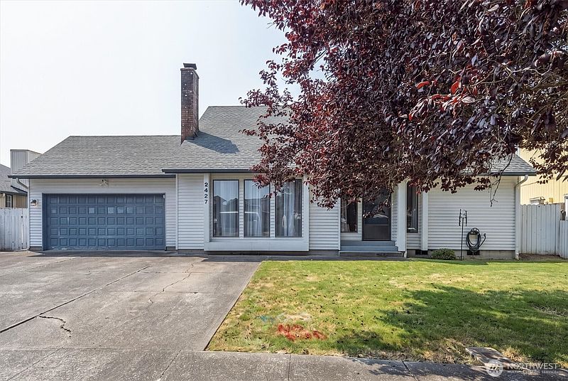2nd image of 2427 Hickory Avenue
