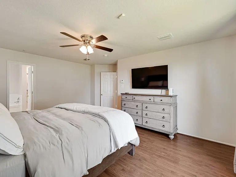1421 Laurel Hall Ln — Photo 10