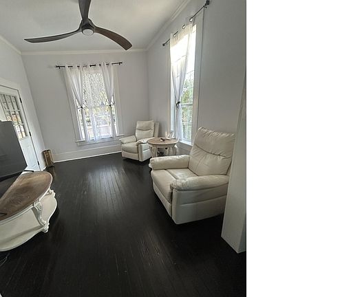 4th image of 2703 W Houston St