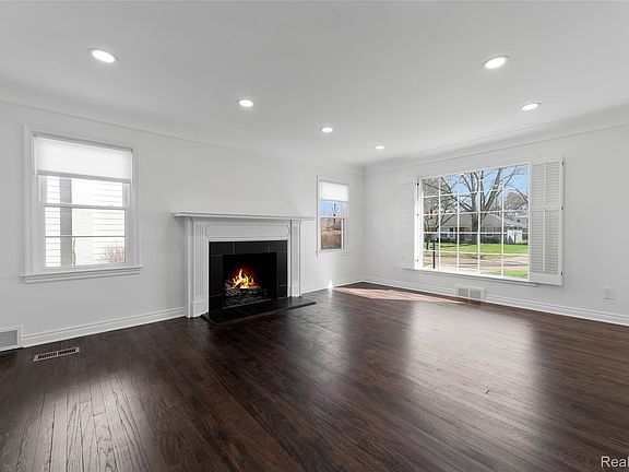 3rd image of 4312 Samoset Rd