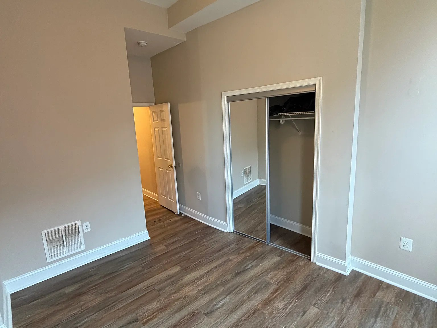 3 bed, 1500 sqft, $1,550 — Photo 2