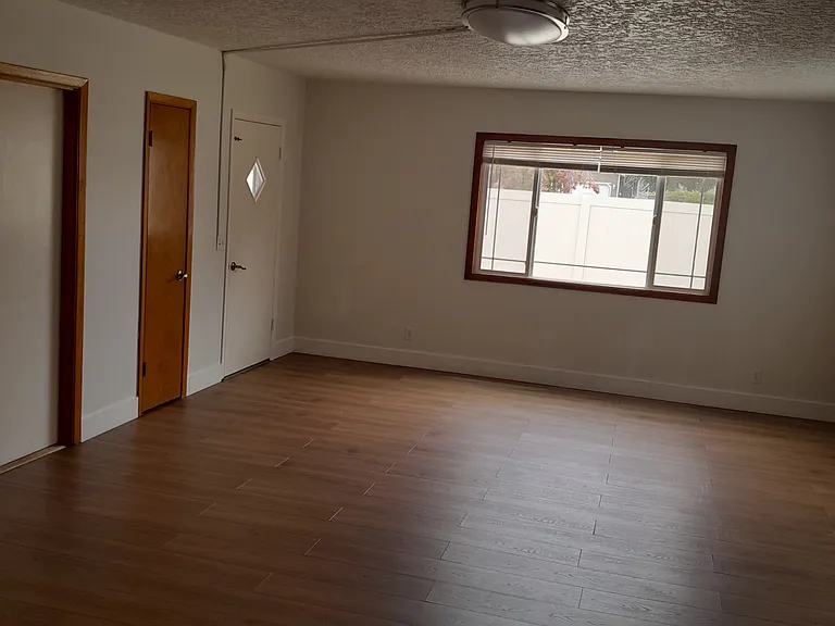 2404 S Vancouver St — Photo 5