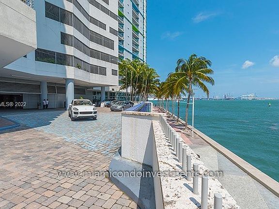 4th image of 335 Biscayne Blvd #2006