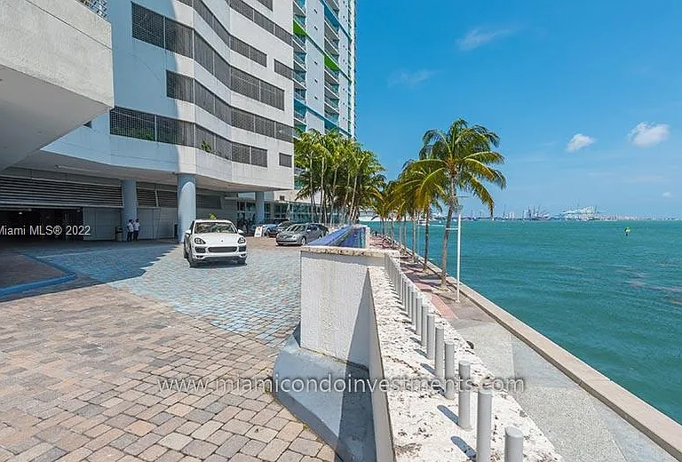335 Biscayne Blvd #2006 — Photo 1
