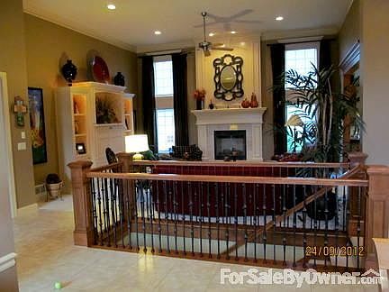 2nd image of 1402 Oakwood Dr