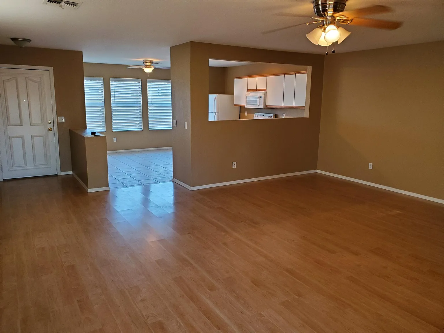 3 bed, 1436 sqft, $1,875 — Photo 4