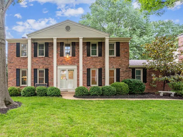 1056 Haversham Pl, Saint Louis, MO 63131