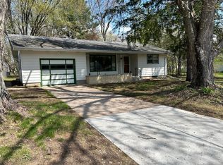 30405 Broadway St, Lindstrom, MN 55045