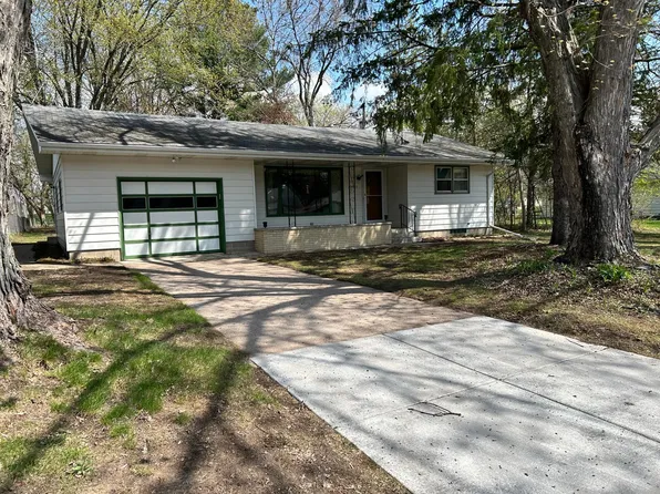 30405 Broadway St, Lindstrom, MN 55045