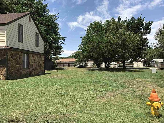 2nd image of 2322 E Cypress Ave