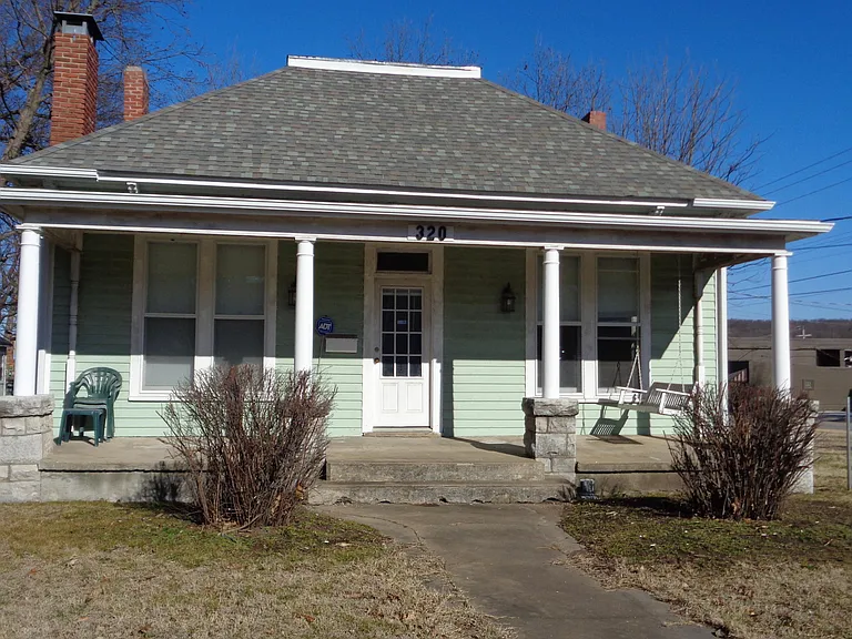 320 E Hickory St — Photo 1