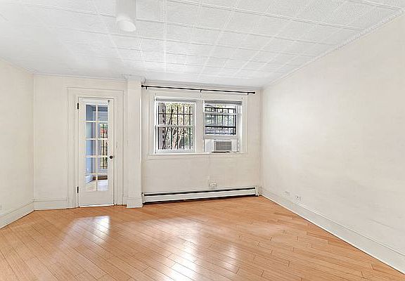 4th image of 576 7th St Unit 1
