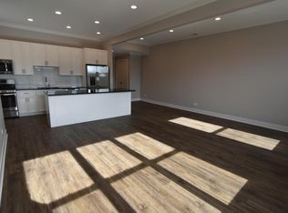 3901 N Broadway St #702, Chicago, IL 60613