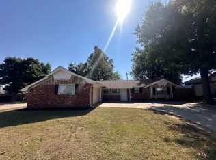 204 Cherrywood Dr, Midwest City, OK 73110
