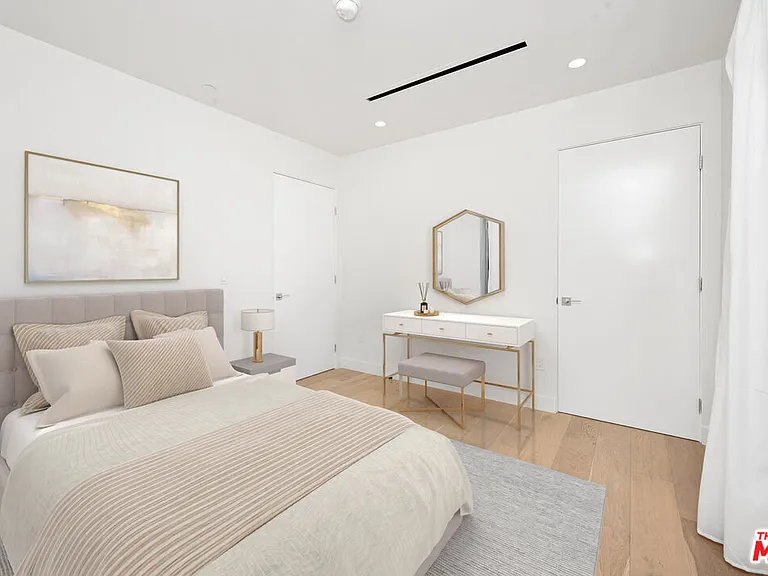 1533 N Vista St #101 — Photo 6