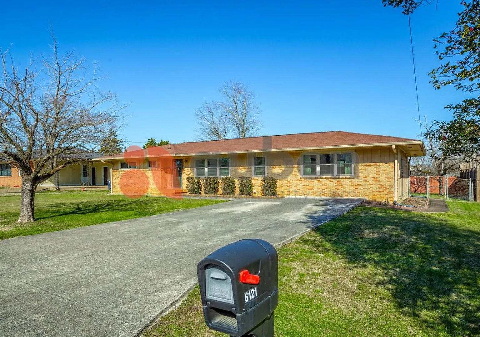 3 Bedroom Home in East Ridge with Fenced Yard! — Photo 2
