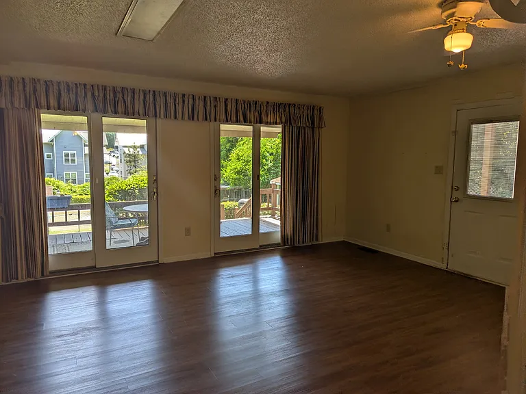 610 W Charlton St — Photo 23