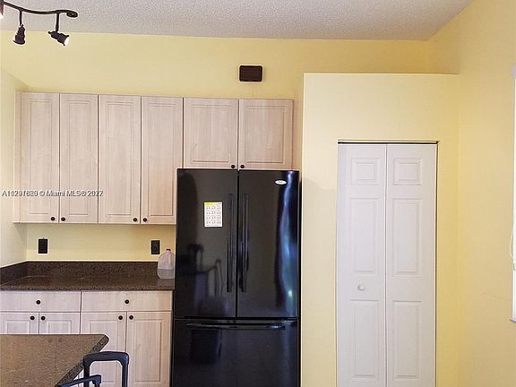 4th image of 2031 SE 16th Ave