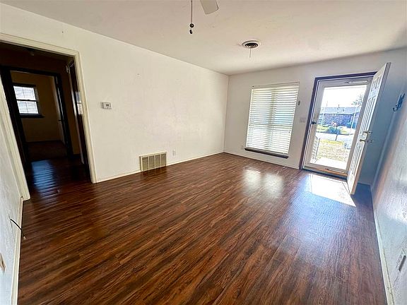 5th image of 1213 W Broadway Ave