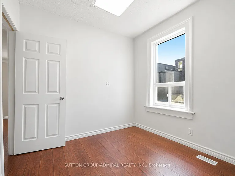 193 1/2 Baldwin St — Photo 15