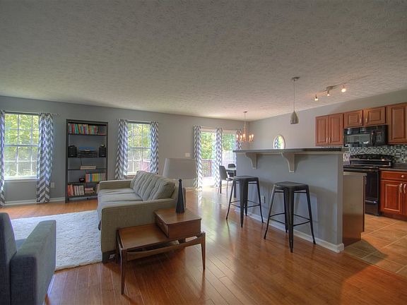 3rd image of 6498 Elsinor Ct