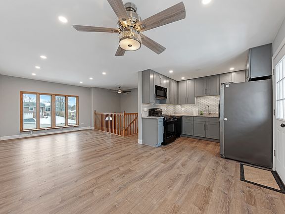 3rd image of 7620 W Nutwood Ct