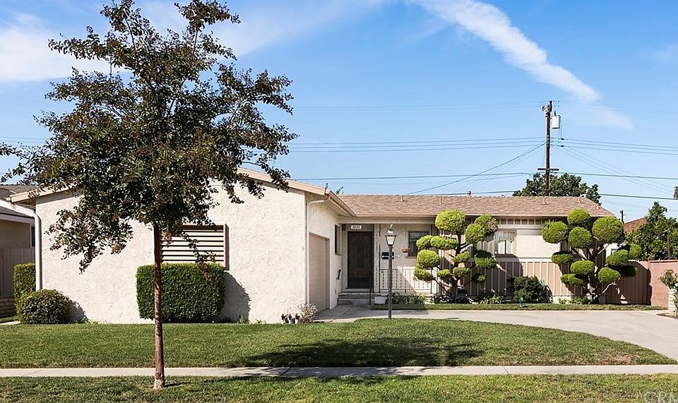 1st image of 7925 La Mesa Way