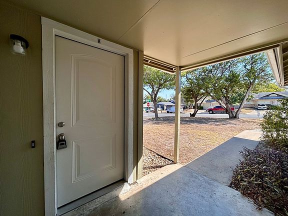 4th image of 1900 Gracy Farms Ln #A