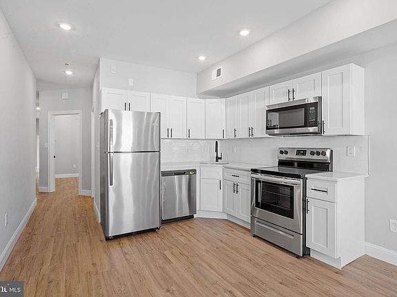 4th image of 2932 W Oxford St Floor 2