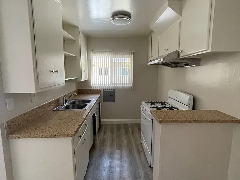 1027 S Atlantic Blvd — Photo 6