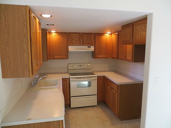 2nd image of 271 E Balmoral Way