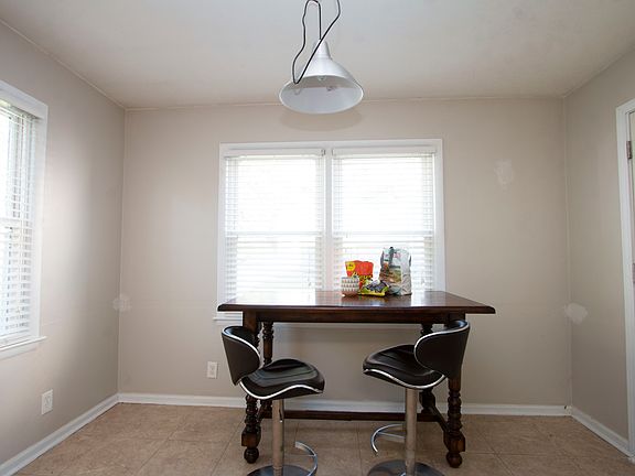 Eat in Kitchen area