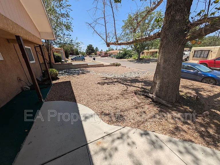 3204 La Veta Dr NE — Photo 2