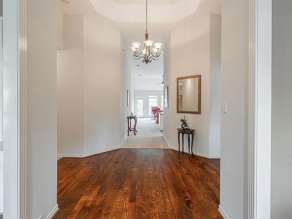 4th image of 3813 Peppertree Dr