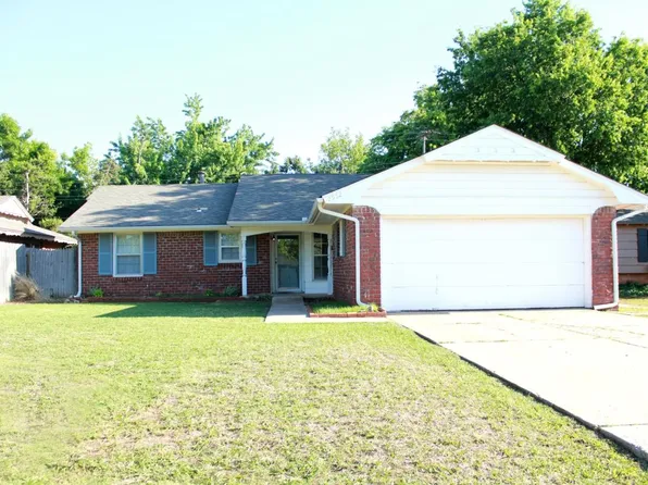 2952 Lakeside Dr, The Village, OK 73120