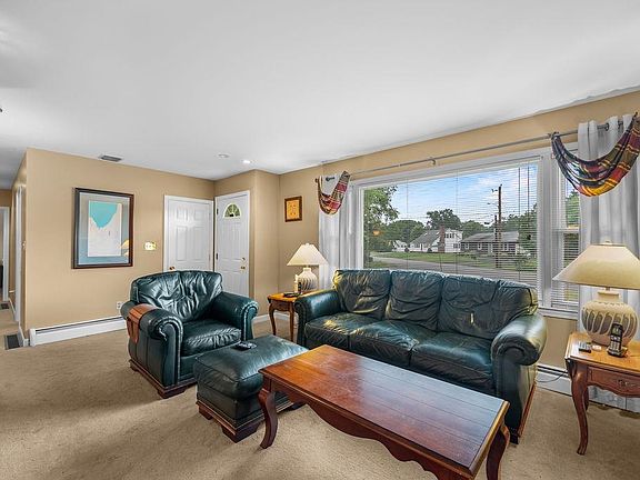 5th image of 12 Wheaton Drive