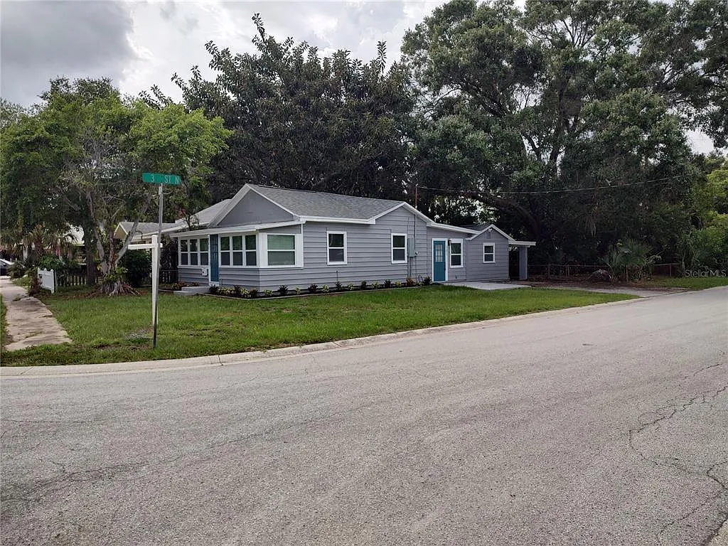 3 bed, 2.0 bath, 1356 sqft, $2,700 — Photo 2