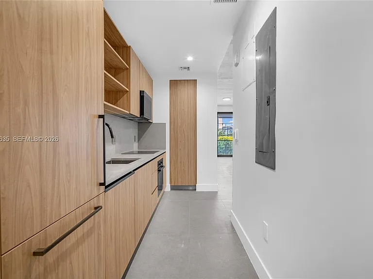 91 NW 27th St #101 — Photo 12