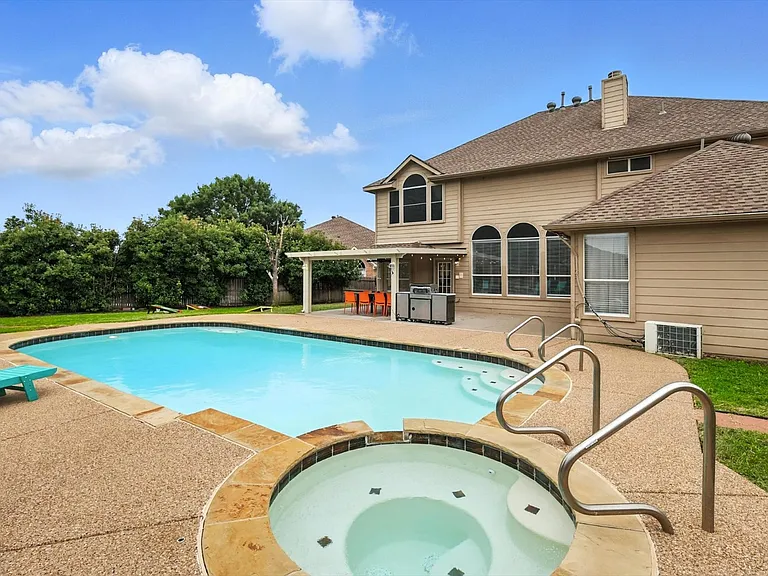 5795 Brighton Ct — Photo 1