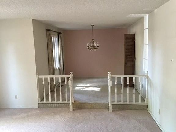 5th image of 2505 W Orleans Dr