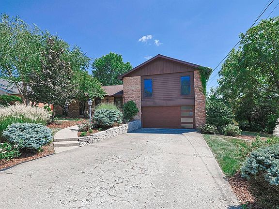 2nd image of 8822 Valley Circle Dr