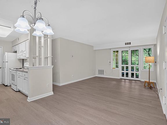 2nd image of 5905 Bayshire Rd Unit 186