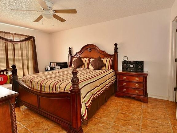 2nd image of 924 N Watt Cir