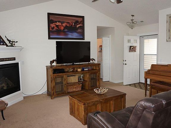 5th image of 117 Caswell Dr