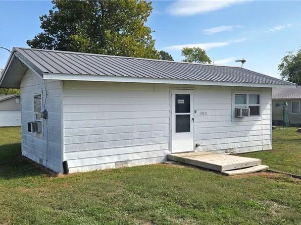 374 N Adams St, Mason, IL 62443