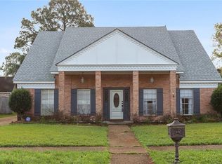 38 Grand Canyon Dr, New Orleans, LA 70131