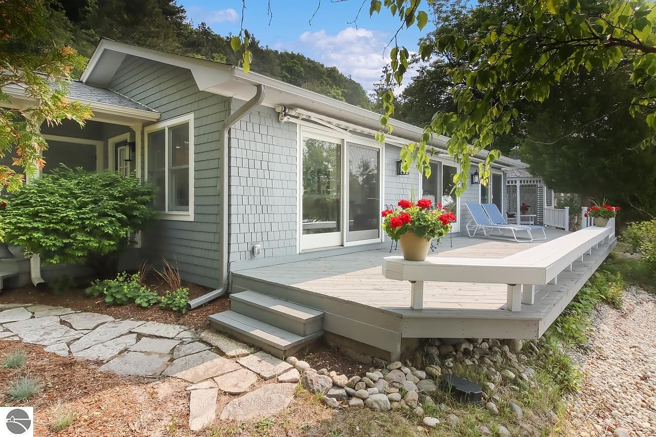 1273 Crystal Dr, Frankfort, MI 49635 Zillow